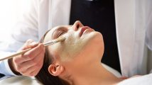 cosmetologist-putting-mask-on-female-face-with-8GWXHFP.jpg cosmetologist-putting-mask-on-female-face-with-8GWXHFP.jpg